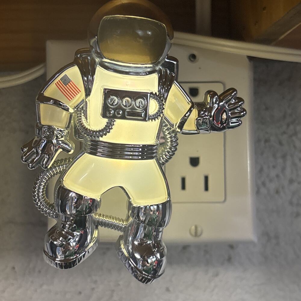 U.S. Astronaut Wallflower NightLight Space Suit Bath & Body Works Plug In - Picture 6 of 6